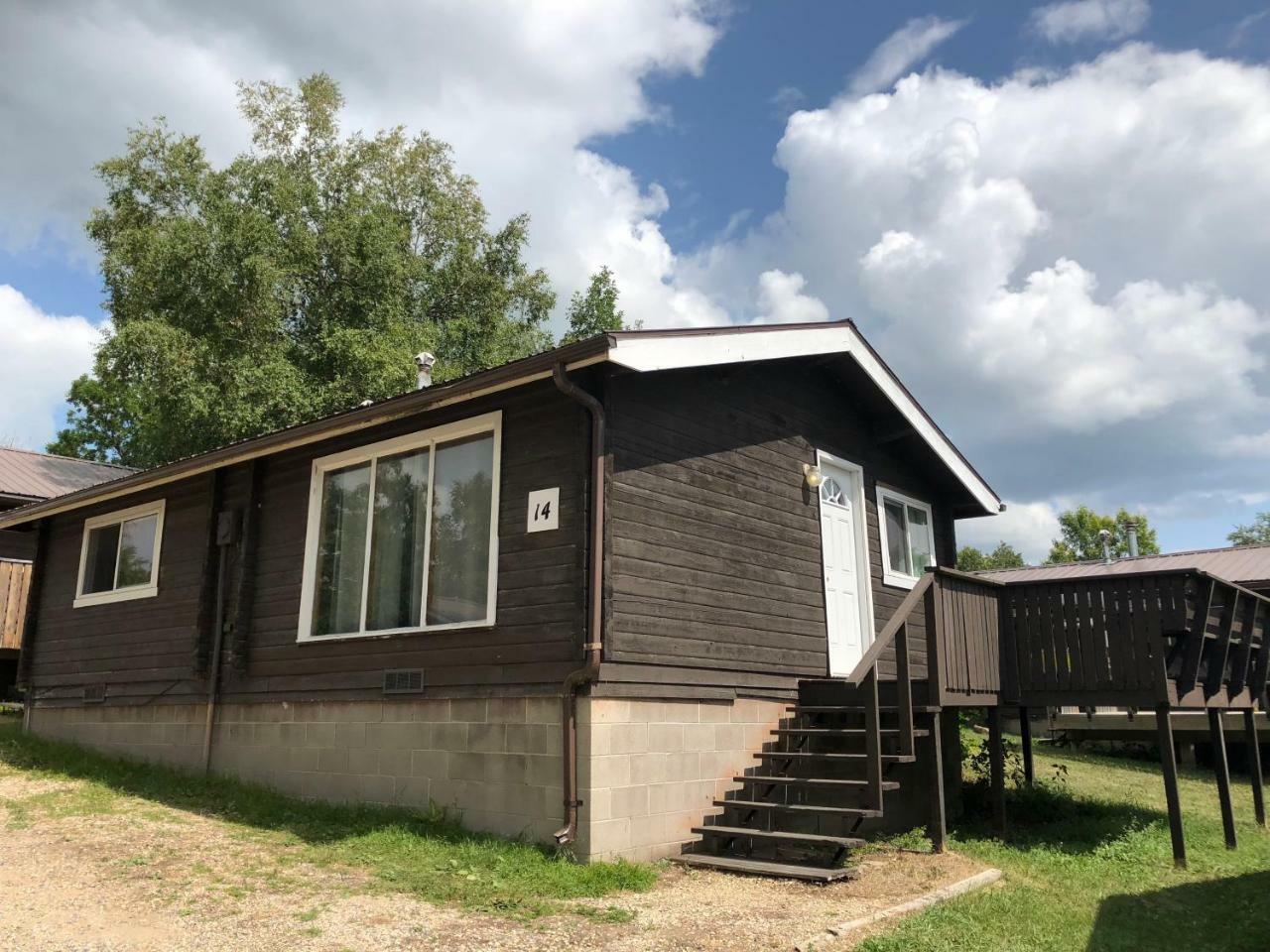 Kenosee Inn & Cabins Kenosee Park Екстер'єр фото